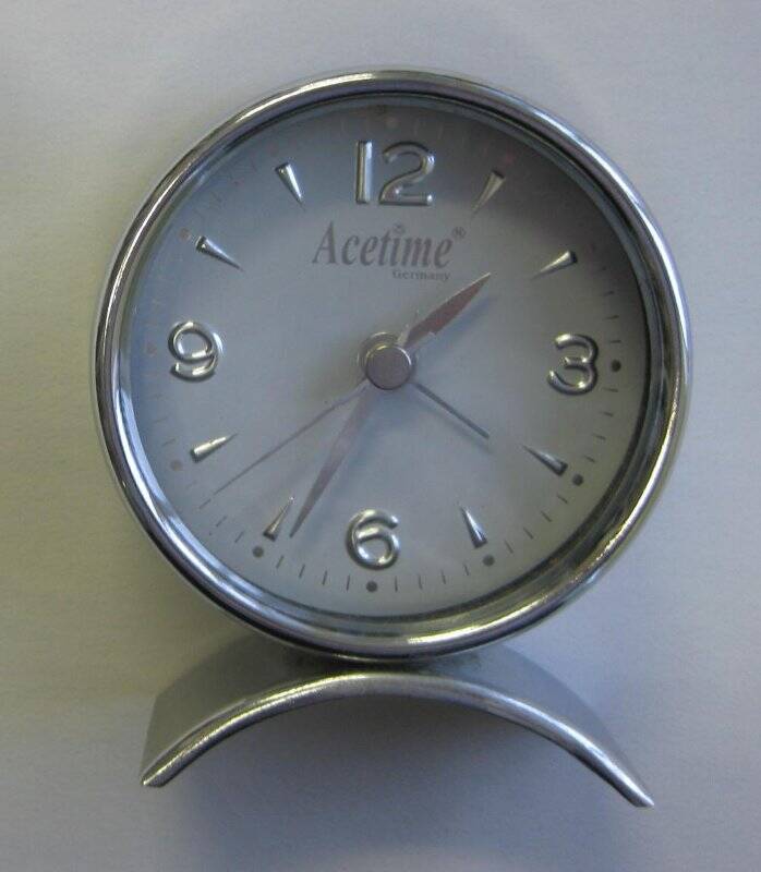 Часы – будильник настольные кварцевые «Acetime Germany».