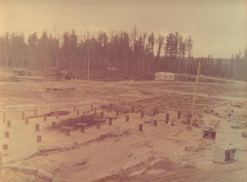 Фотография. Строительство общежития №3 ТГС 1979 год. Поселок «Вах»