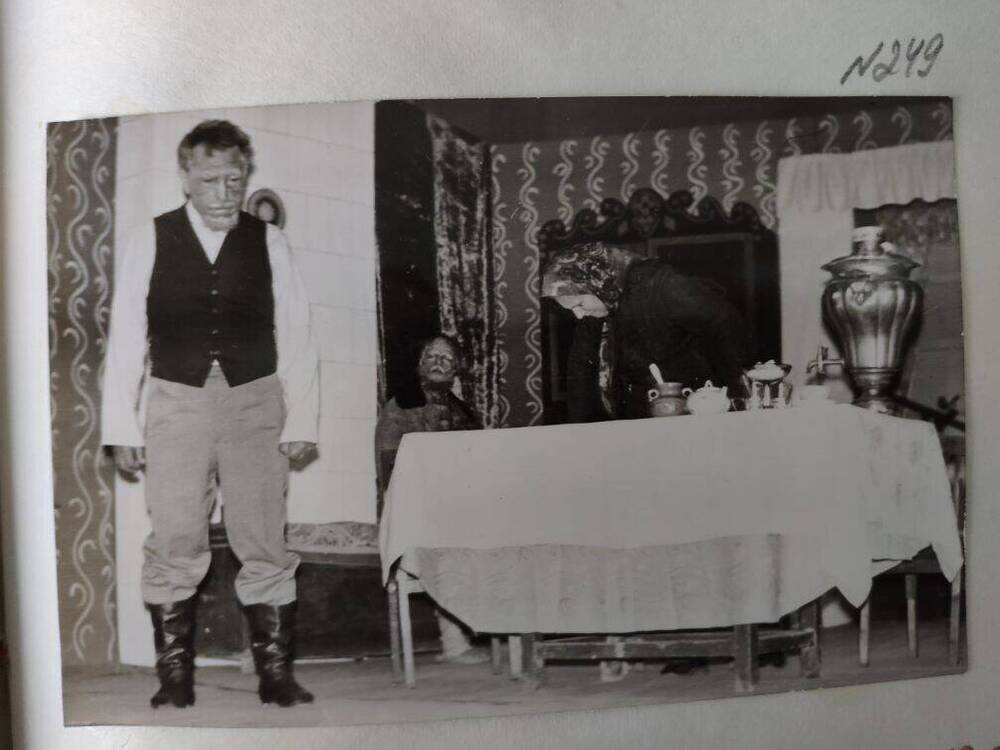 Фото Потеря родителей из альбома Театральный коллектив ДК картина IV спектакль Мещане.
