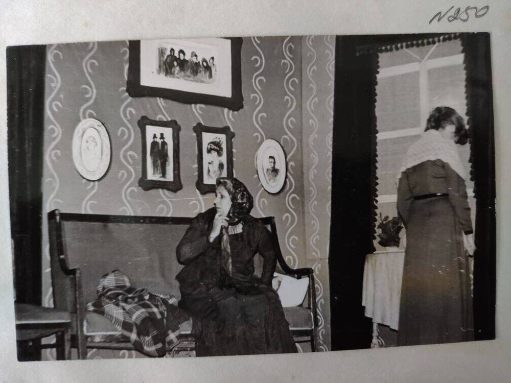Фото Потеря родителей из альбома Театральный коллектив ДК картина IV  спектакль Мещане.