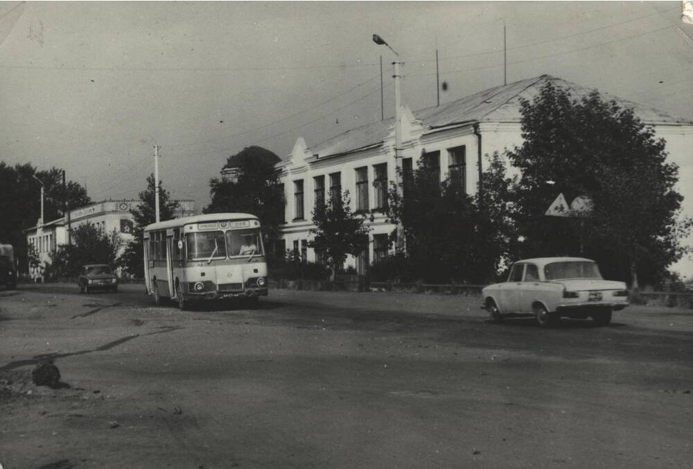 Фото черно-белое ул. Ленина в центре