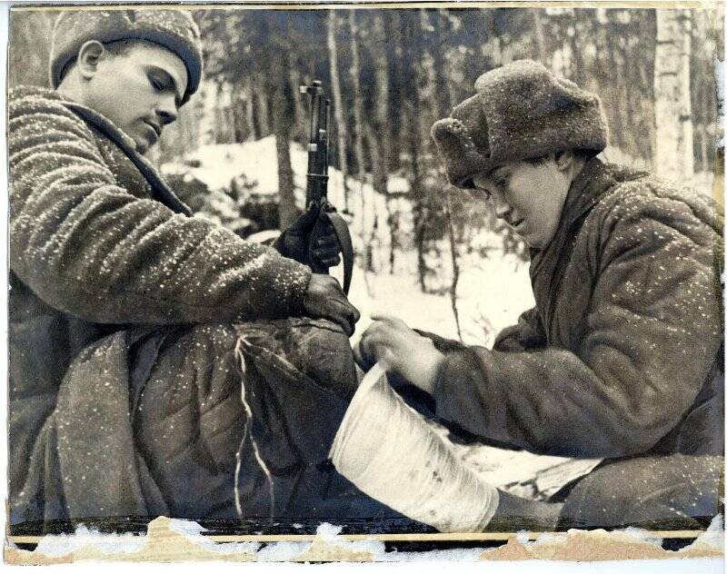 Ране ый в руку солдат