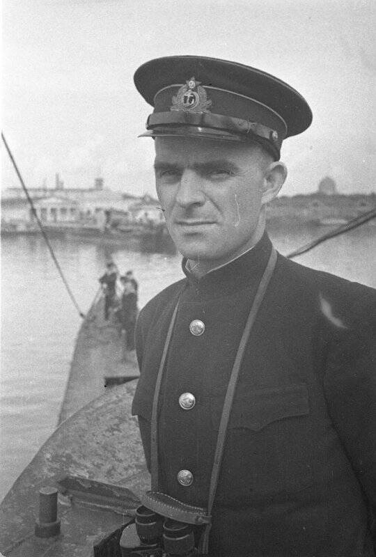 Капитана 3 буквы. Маринеско командир подводной лодки. Капитан 3 ранга п.п.Ветчинкин.