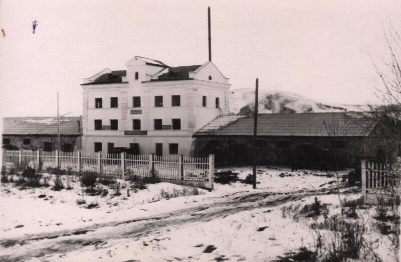Фотография «Майминская вальцевая мельница» (1958 г.)