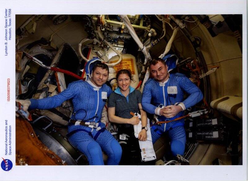 Космонавты Алексей Овчинин, Олег Кононенко и астронавт Кристина Кук на борту Международной космической станции. Фотография