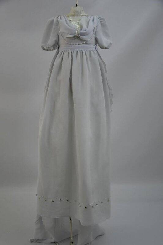 Модель платья со шлейфом XIX века в стиле Классицизма