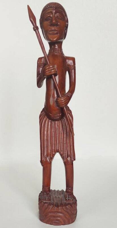 Скульптурная композиция «Мужчина-воин племени Масаи». Африка, Кения.