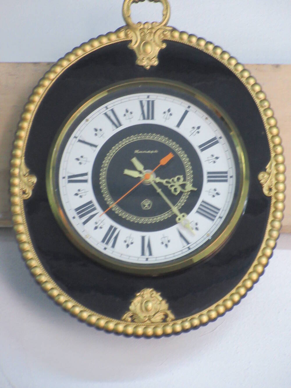 Часы настенные марки Янтарь