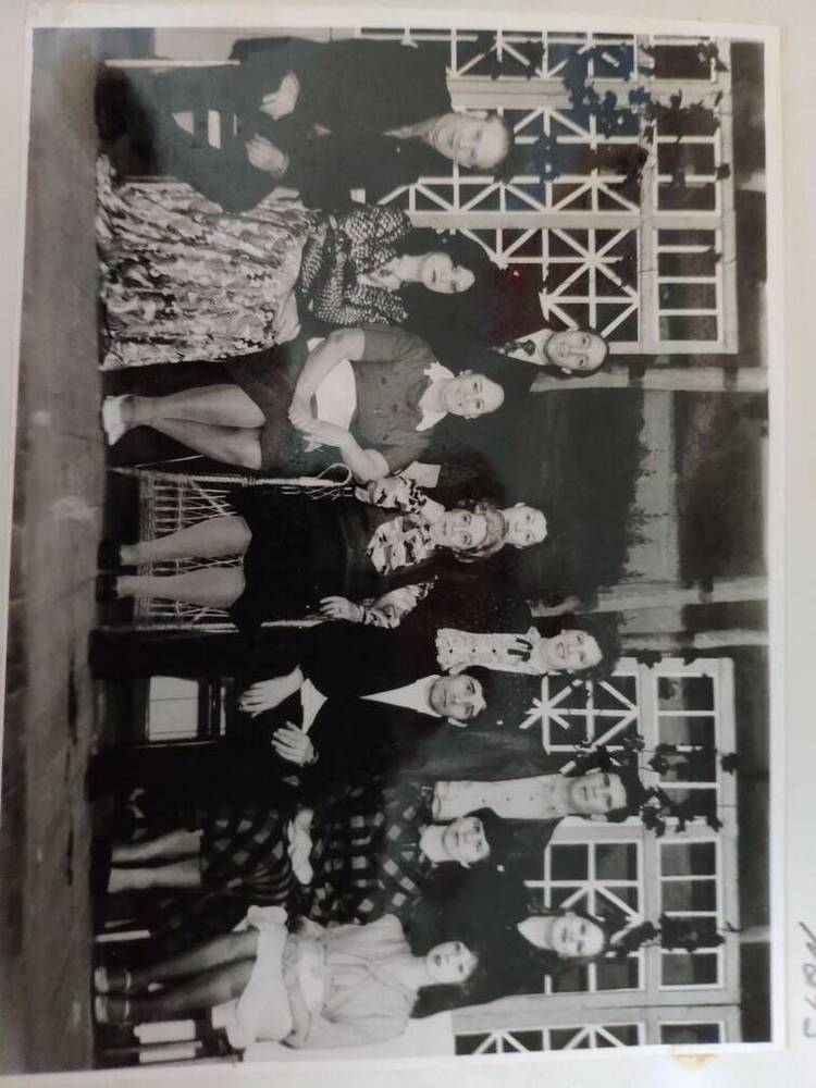 Фото: Д.И.Дульский с актерами театра из альбома Театральный коллектив ДК спектакль  Воспоминание.