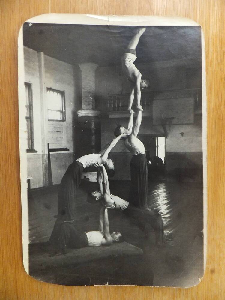Фото. Гимнасты, г. Катайск, 1950-е годы.