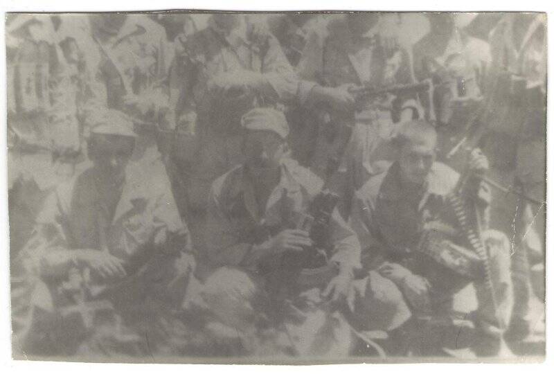 Фото: группа советских военнослужащих 370-го ООСпН, сидит в центре Субботинский Сергей Валерьевич. Провинция Гильменд, Афганистан