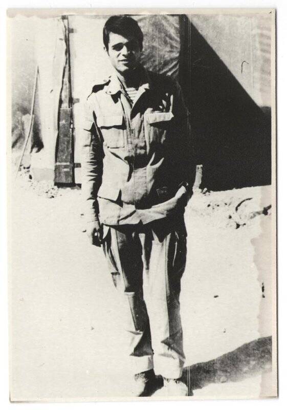 Фото: советский военнослужащий, старший лейтенант Кулев Павел Дмитриевич. Кишлак Паджак, г. Газни, провинция Газни, Афганистан