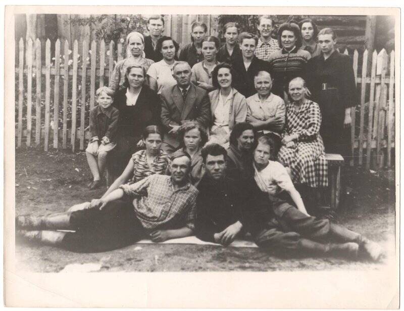 Фото ч/б: бисквитный цех кондитерской фабрики по ул. Володарского, 3. 1960 год.