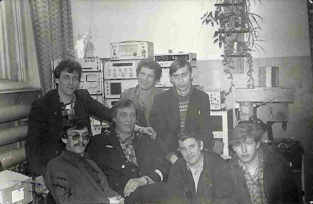Фотопортрет групповой. Коллектив цеха КРП. 1980 год