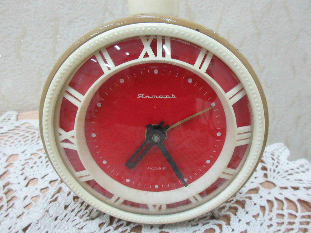 Часы - будильник настольные марки Янтарь