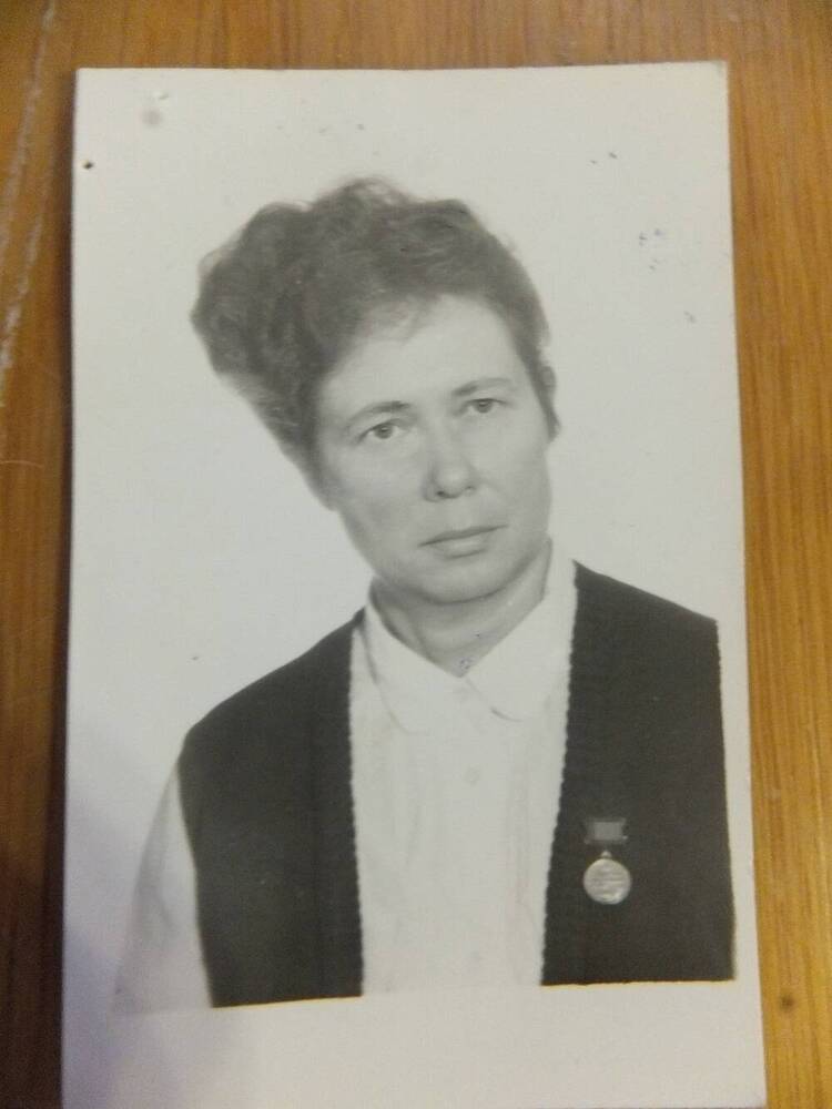 Фото. Мартынова Зинаида Павловна, учитель железнодорожной школы № 95 г. Катайска, 1960-е годы.
