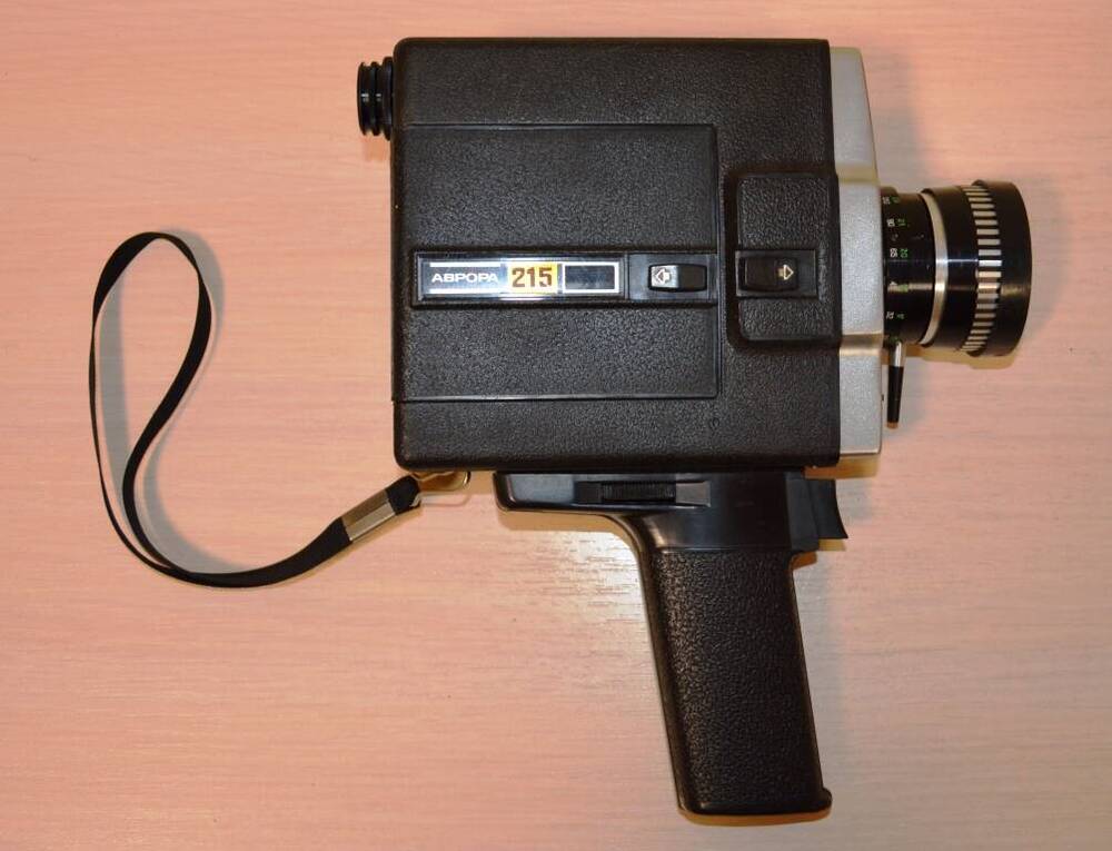 Киносъёмочный аппарат Аврора 215