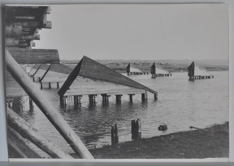 Фото. Ледоколы (ледоломы) у деревянного моста. Постройка 1930-х гг. г. Шадринск.