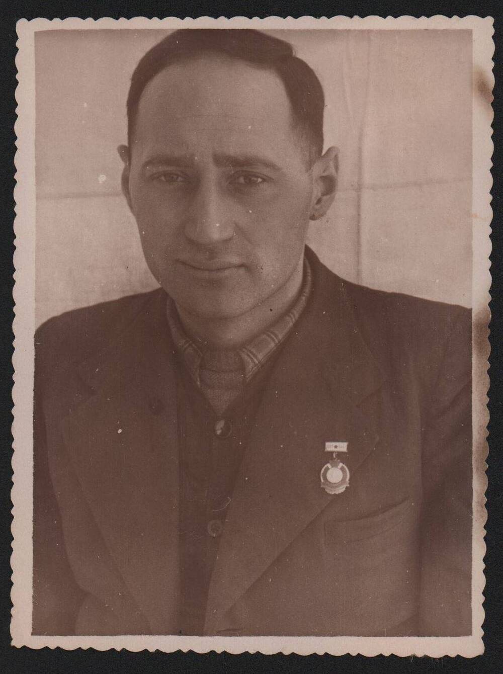 Фото: Главный механик Белохолуницкого леспромхоза Финкельштейн Ефим И., 1952 год.