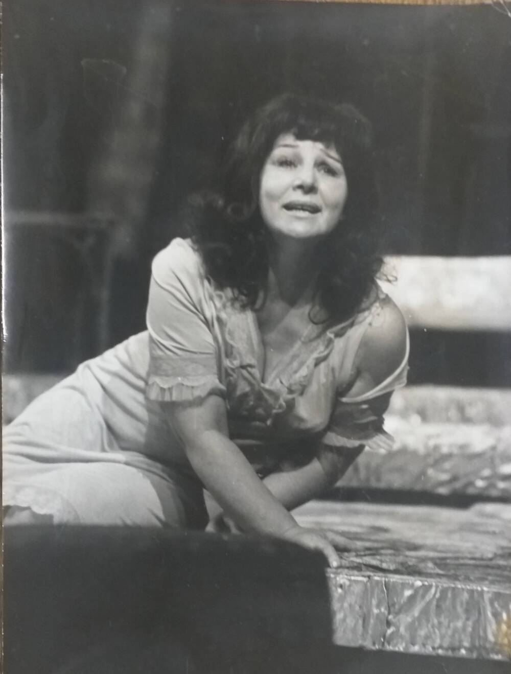 Фотография портретная. Сцена из спектакля Татуированная роза Ногинского драматического театра, 1978 год.