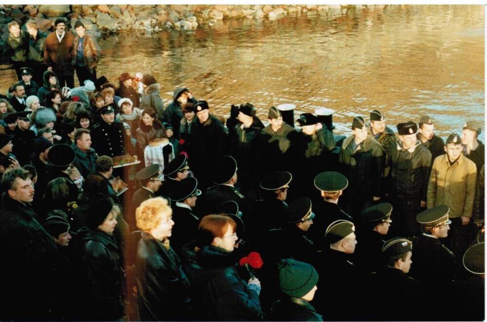 Фотография личного состава АПЛ Курск в день возвращения лодки с боевого дежурства 19.10.1999