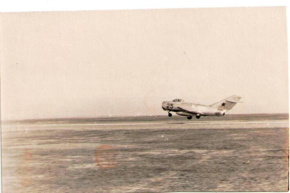 Фотография черно-белая Самолет, на котором летал А.Н.Прохоров в 1957 году.