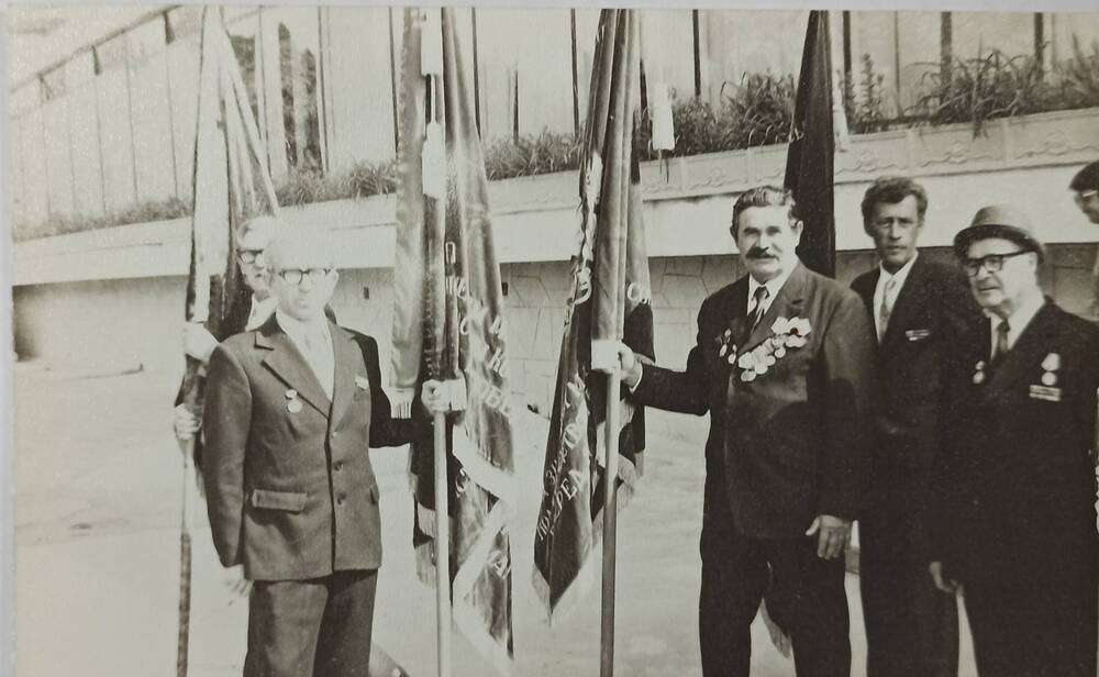 Адлер перед демонстрацией фото 1968 г. справа Кондрашов Н.А.