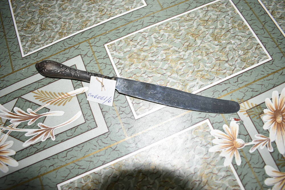 Нож из столового набора с мельхиором