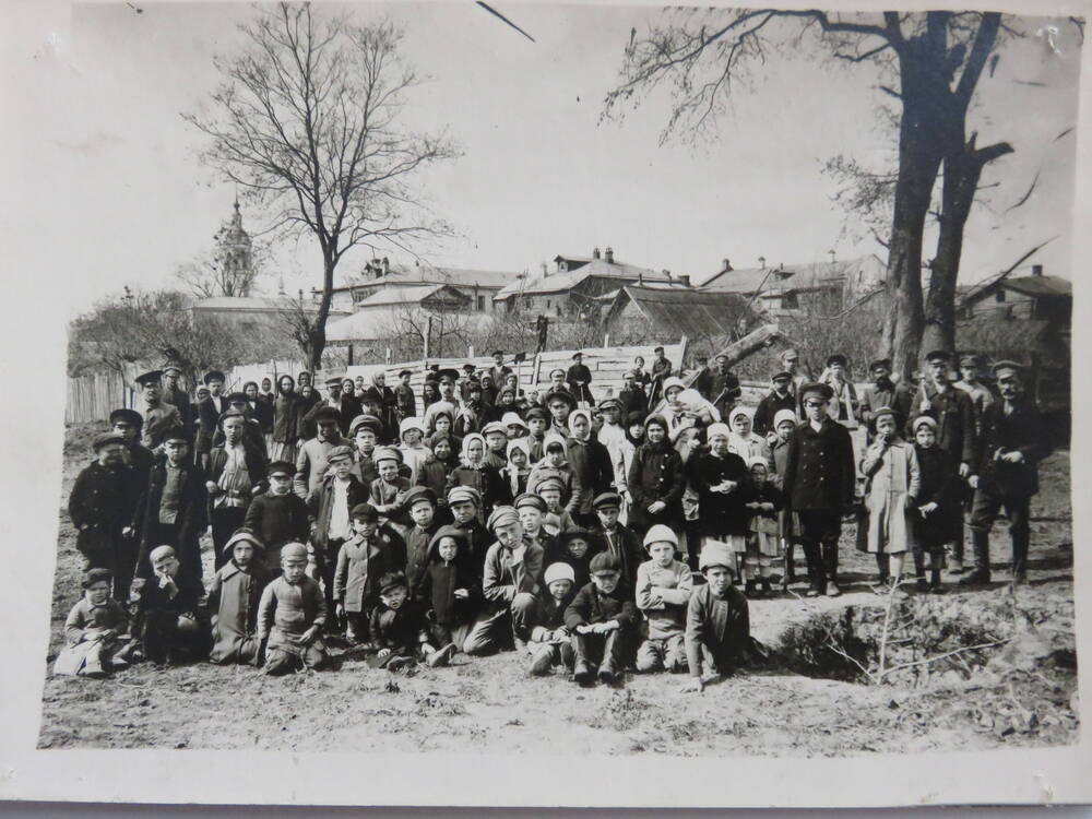 Фотография Воскресник по благоустройству детской площадки на ул. К. Маркса