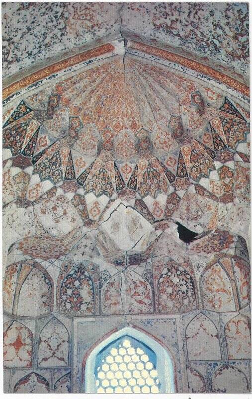 Фотооткрытка цветная. Бухара. Медресе Абдулазисхана. 1654 г. Интерьер мечети.