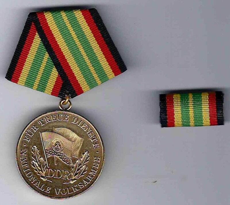 Медаль «ЗА верную службу в ННА» ГДР