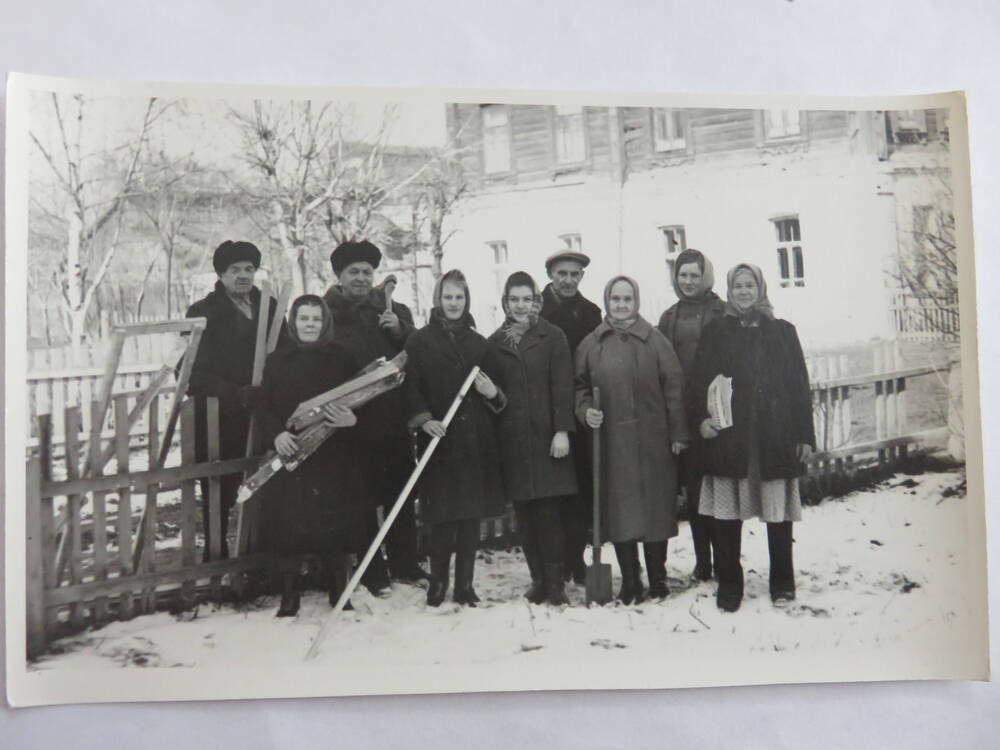 Фотография Субботник музея и районной библиотеки