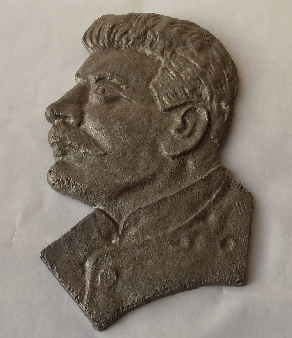 барельеф И.В.Сталина