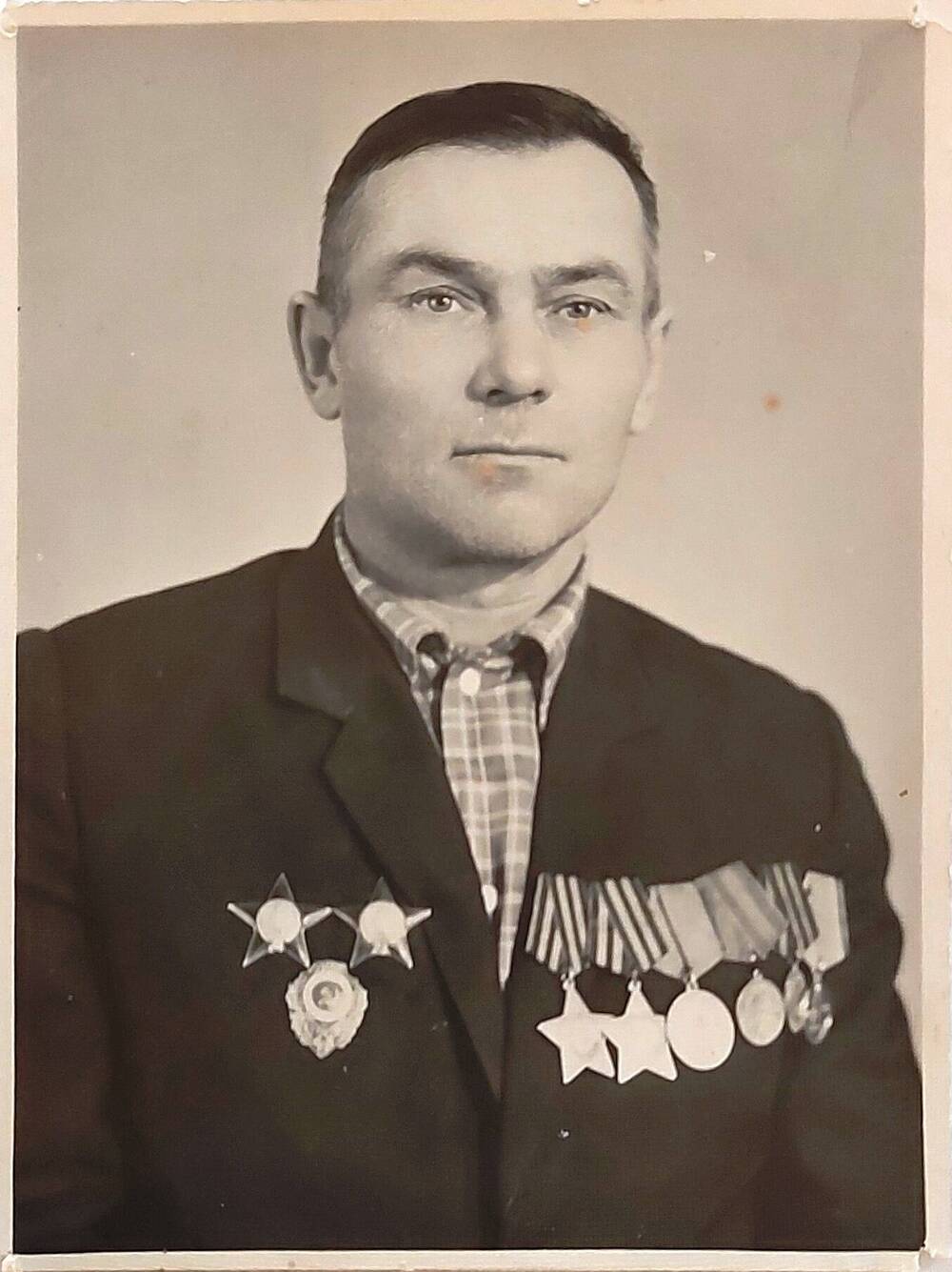 Фотография черно-белая погрудная Матюхина Сергея Филипповича - участника ВОВ 1941-1945 гг.
