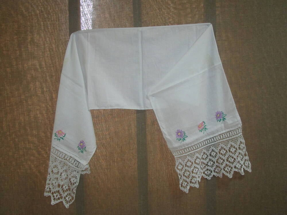 Рушник (полотенце) из хлопчатобумажной ткани  белого цвета