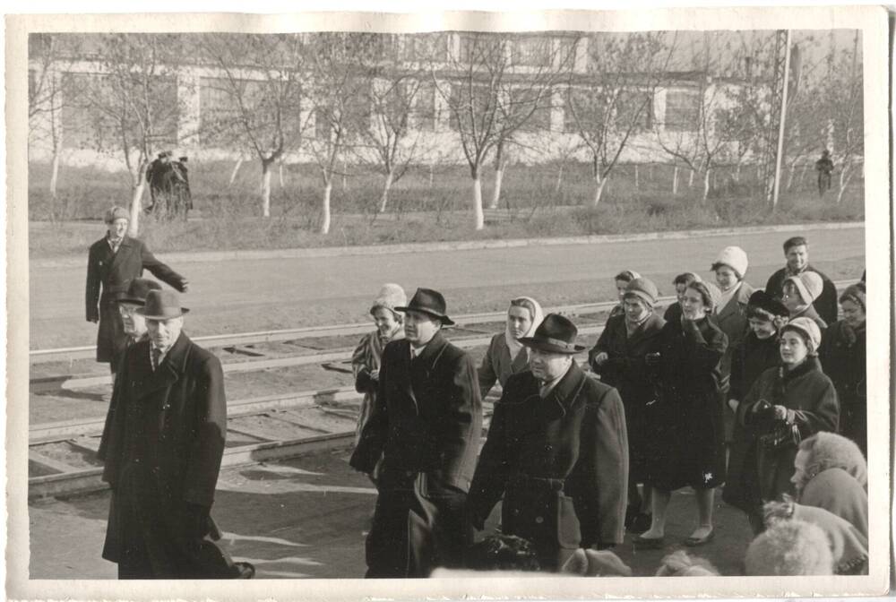Фотография  «Проскурин С. Я. на демонстрации 7 ноября 1962 года».
