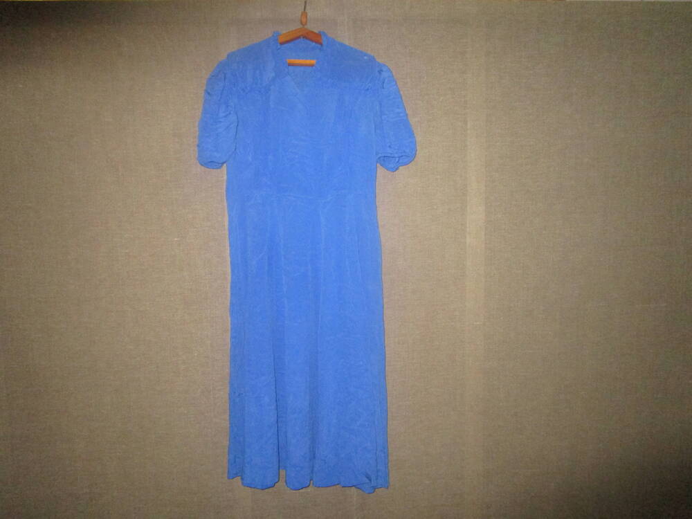 Платье женское, креповое, синего цвета