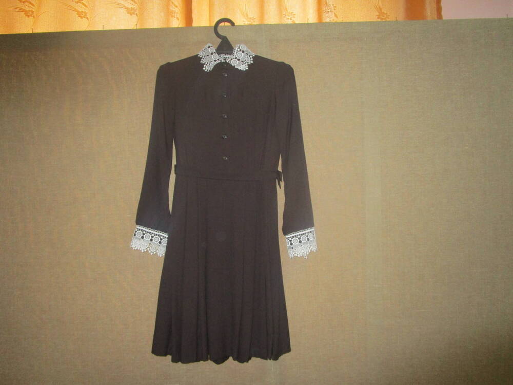 Платье школьное форменное коричневого цвета с длинным рукавом