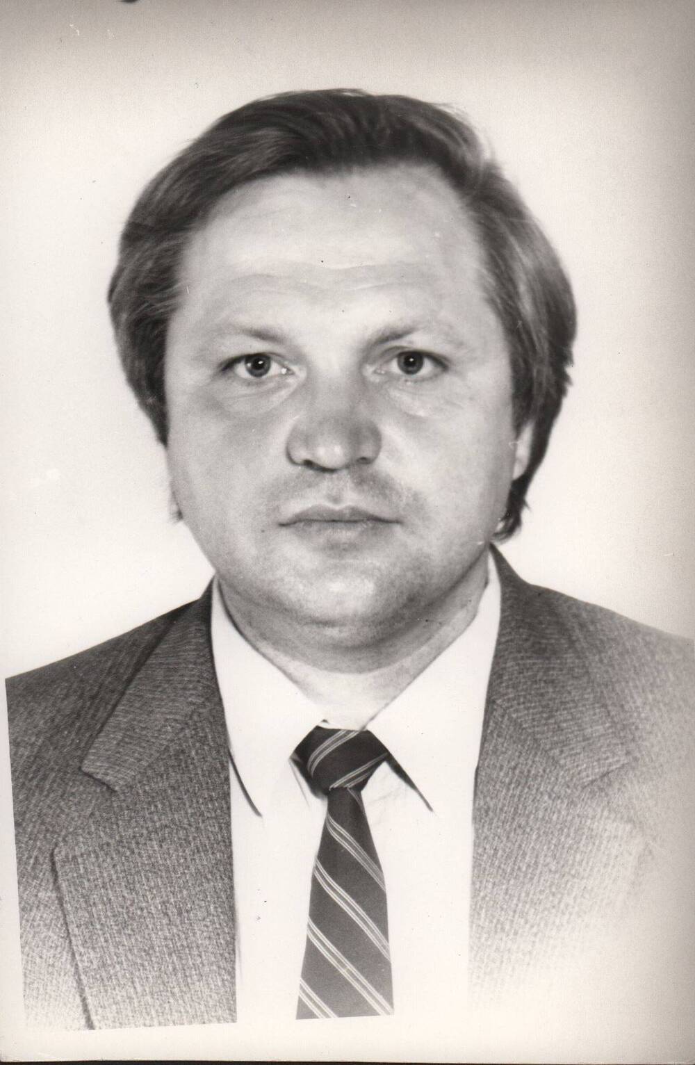 Фото: Смирнов Александр Владимирович - директор Белохолуницкого машиностроительного завода с сентября 1986 г.