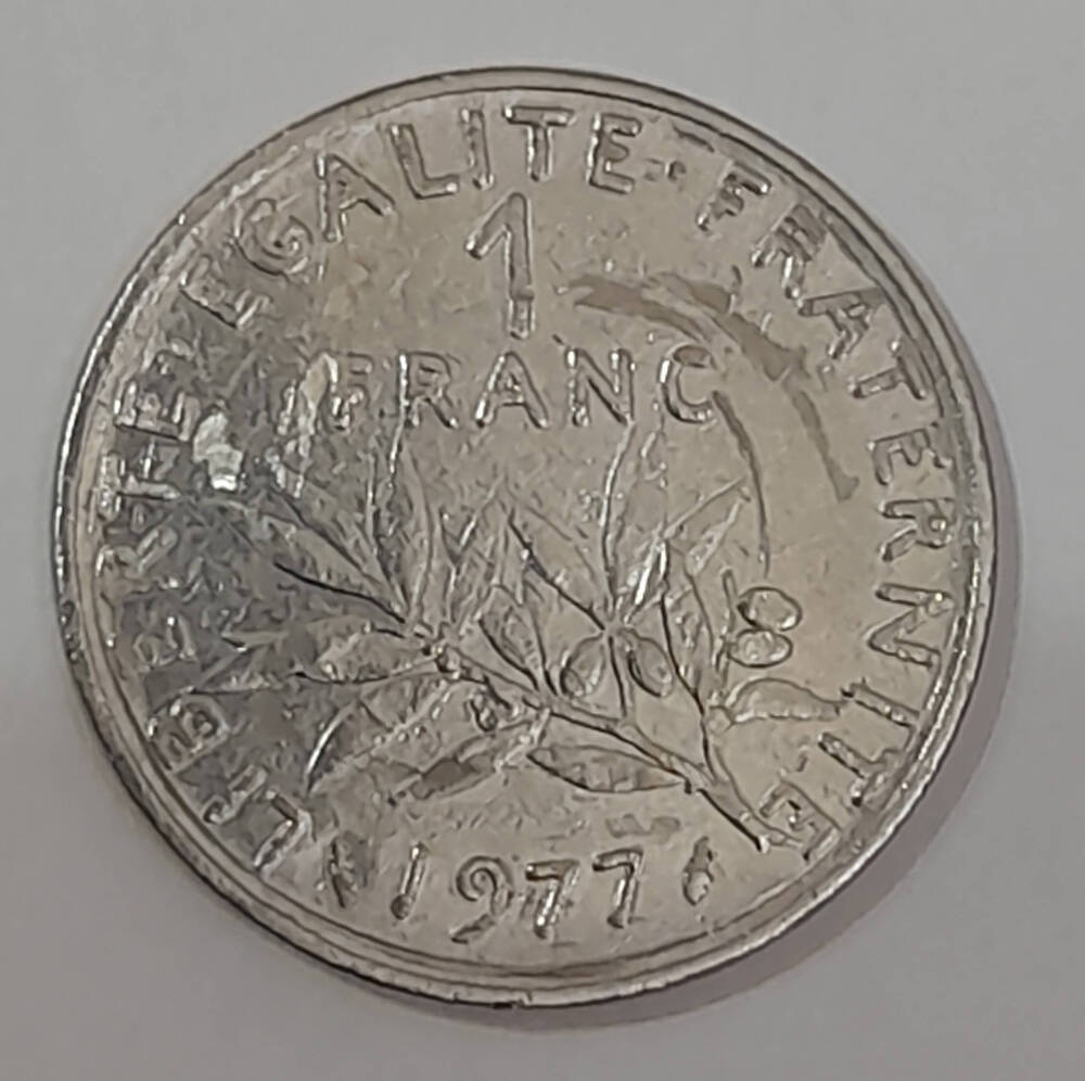 Монета. Один франк, 1977 год.