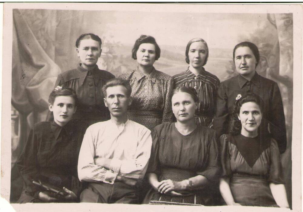 Фото Коллектив сберкассы Кравцова Д.Т. партизан В.О в, 1953 г.