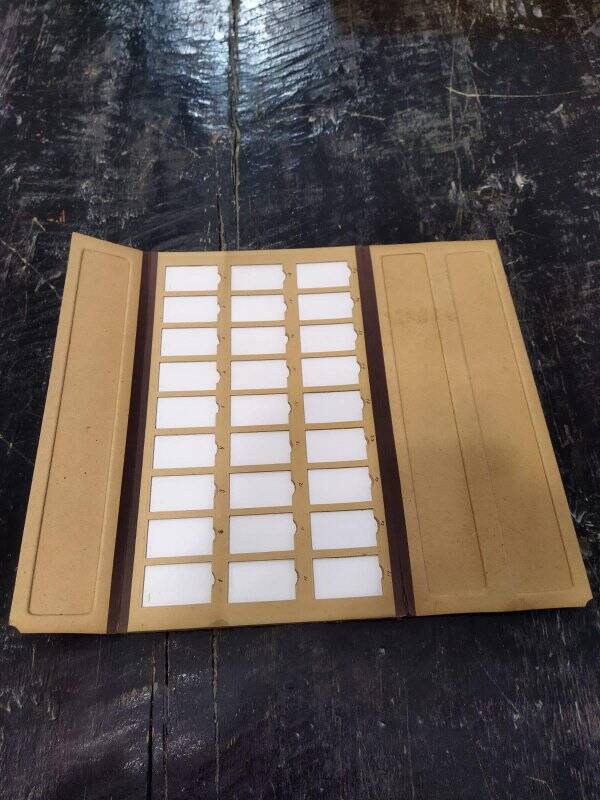 Кассы картонные, трехстворчатые. Для хранения петрографических шлифов (на 27 штук каждая). Фирмы Siebert