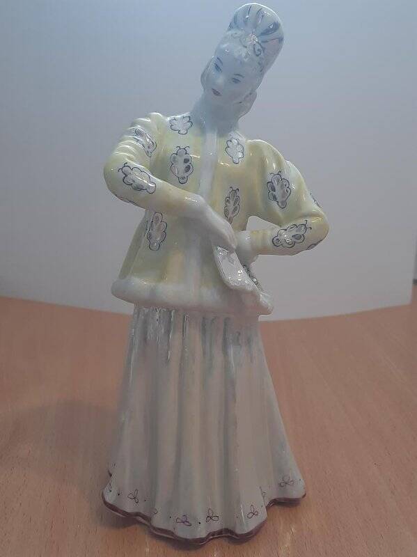 Статуэтка (скульптура) фарфоровая «Лебедушка»