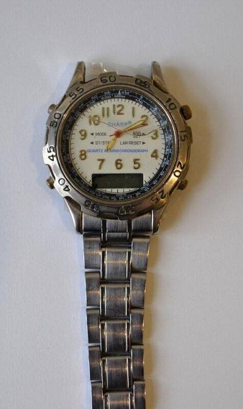 Часы наручные мужские « Sharp» ( с серой окраской), с металлическим ремнем.