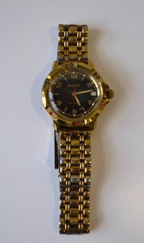 Часы наручные мужские «Восток» ( с желтой окраской), с металлическим ремнем.