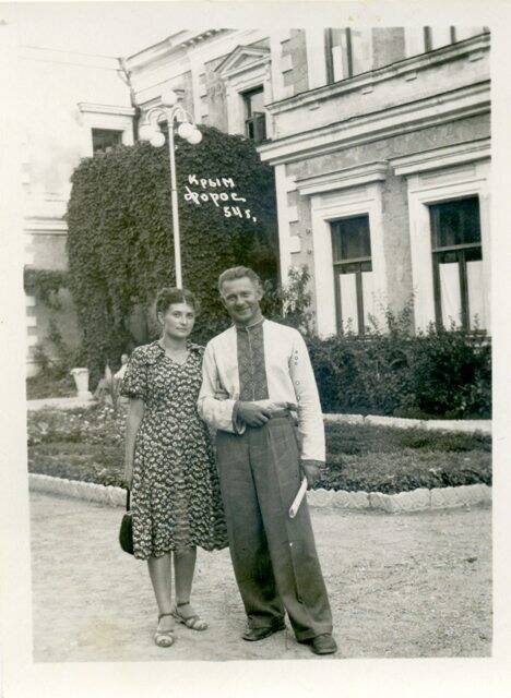 Фотография. В. Д. Беда с женой Князевой О. Ф. на отдыхе в Крыму
