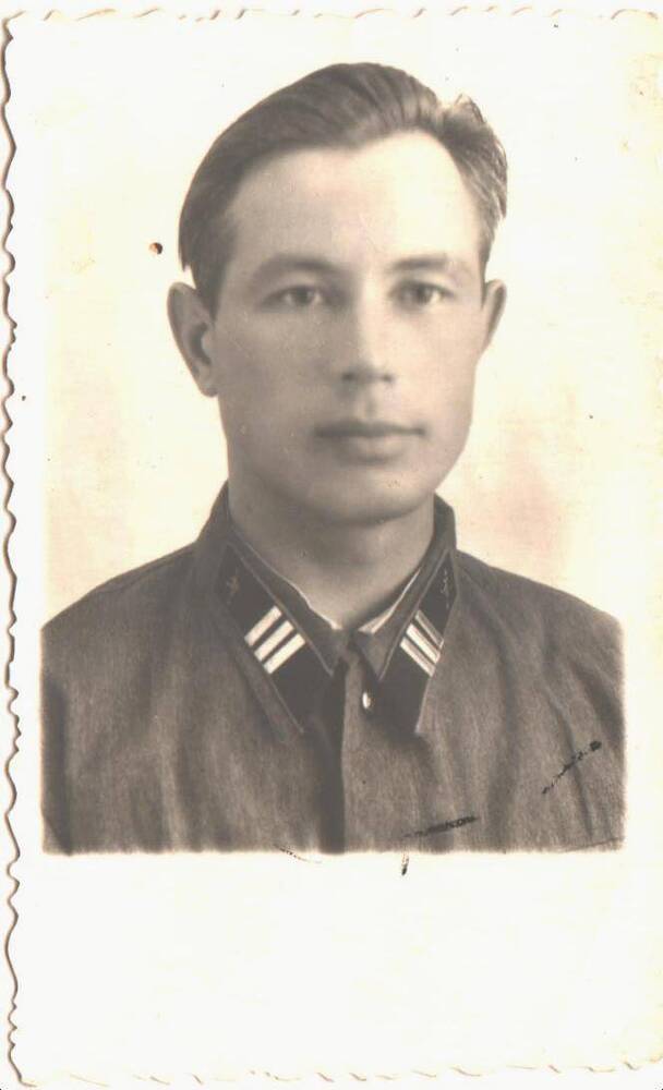 Коноплев Геннадий Александрович в военной форме начальник почты станции Княжпогост.