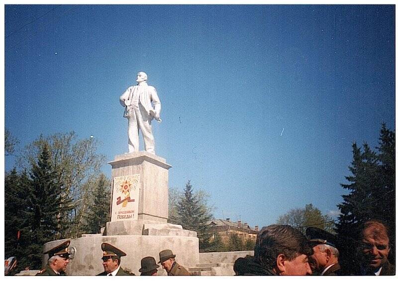 Фотографии. Фото памятника Ленина на советской площади в городе Ржеве.