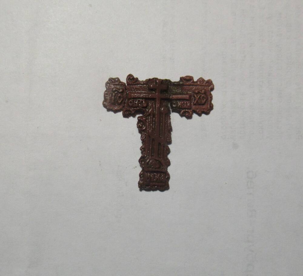 крест-тельник  с узорной рельефной кромкой(фрагменты)