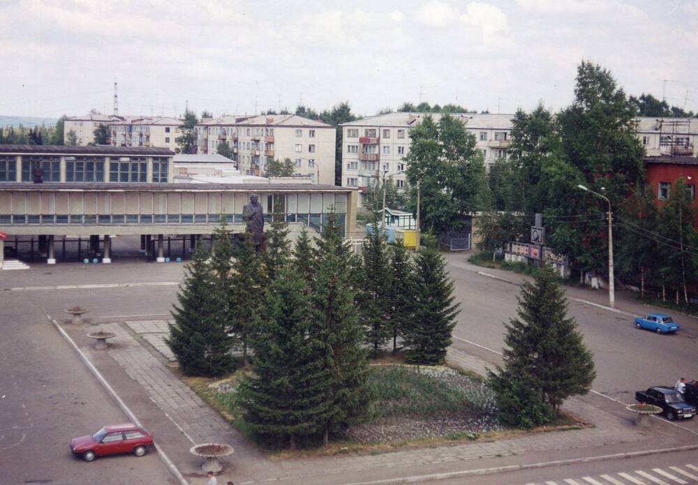 Фотография. Вид на Центральную площадь города Березовского.